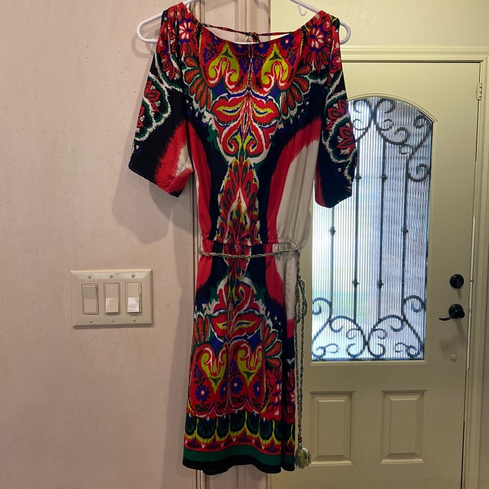 Rampage colorful dress w/ gold details. Scoop neckline with sleeves. Size small